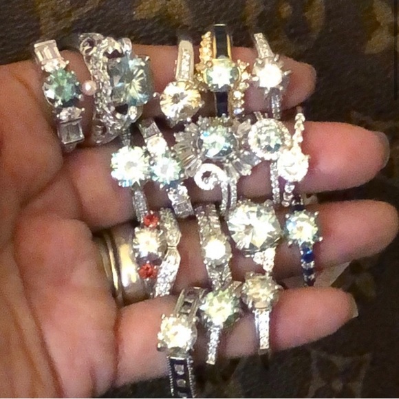 Moissanite ring fun box - Picture 2 of 3